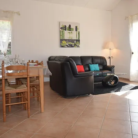 Villa Elegant Retreat In *