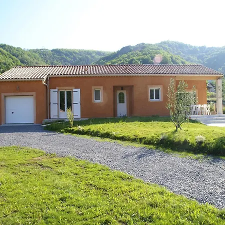 Villa Elegant Retreat In